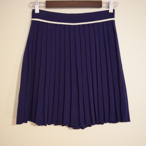 Willow & Wind Preppy Pleated Navy Blue Skirt and Sweater Set - Picture 3 of 12